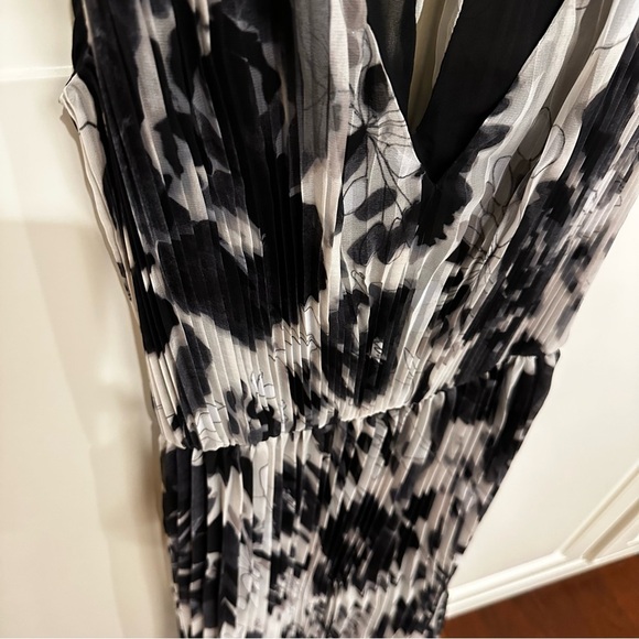 St John Women’s Designer Luxury Floral Pleated Sleeveless Maxi Dress Formal SZ 0 - Picture 11 of 11